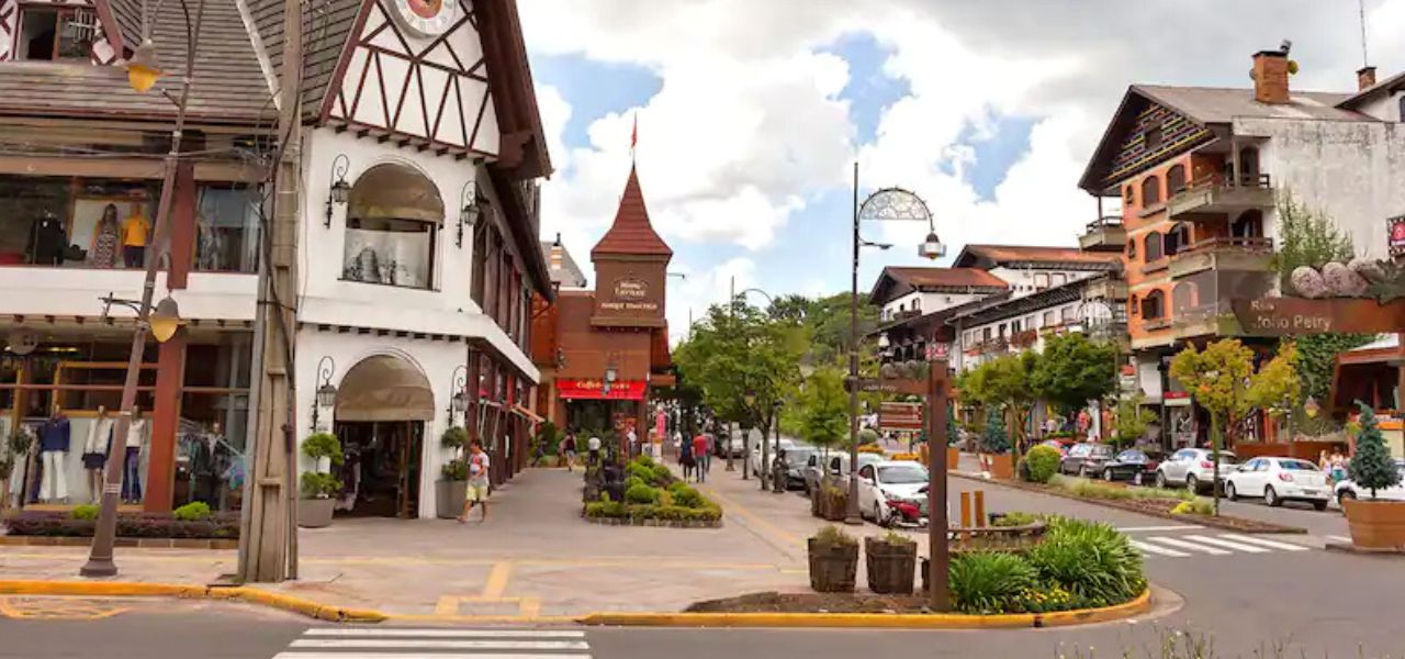 Descubra as melhores atrações de Gramado e Canela na Serra Gaúcha! De parques temáticos a vinícolas, confira o roteiro completo e planeje sua viagem.